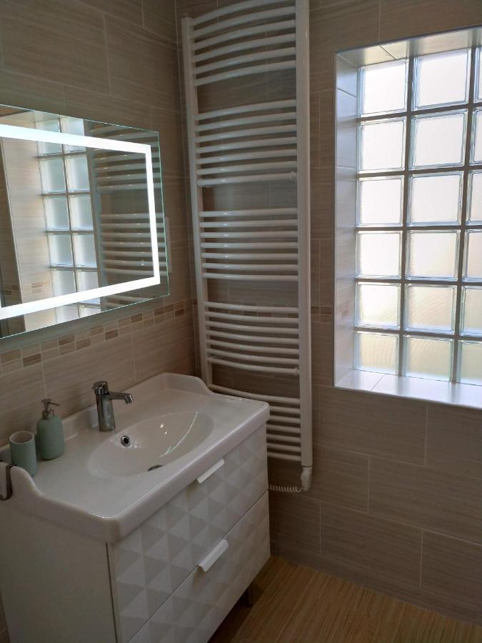 Exclusive Beachfront Villa Fonyód 外观 照片