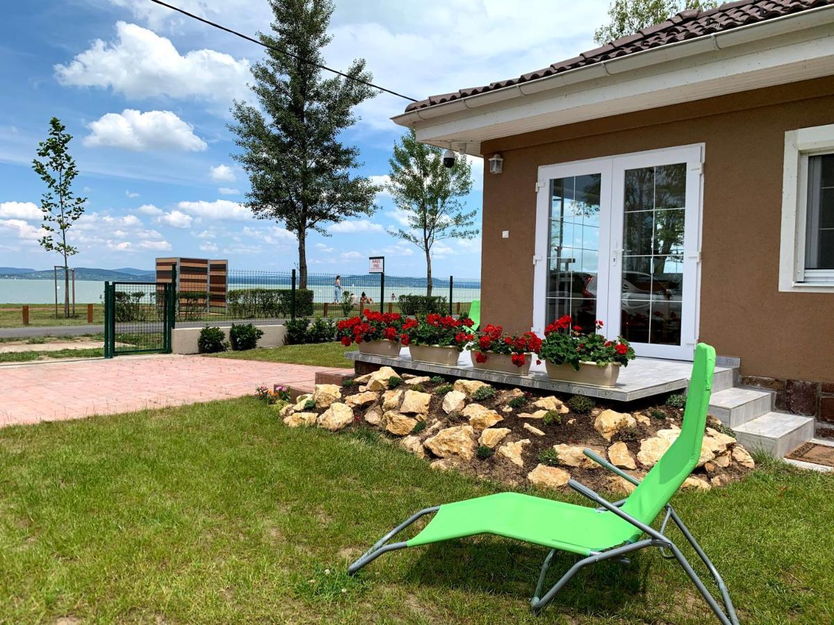 Exclusive Beachfront Villa Fonyód 外观 照片