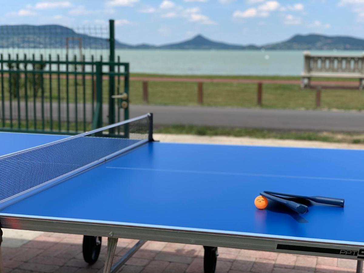 Exclusive Beachfront Villa Fonyód 外观 照片