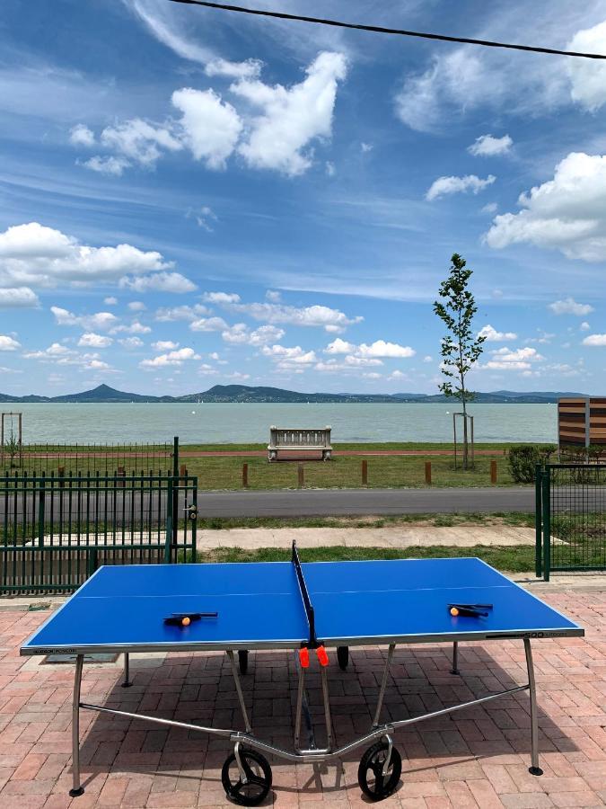 Exclusive Beachfront Villa Fonyód 外观 照片